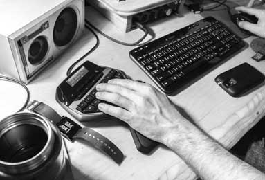 足球竞猜-什么情况？字母哥在希腊男篮全队围在一起讲话时狠扇队友后脑