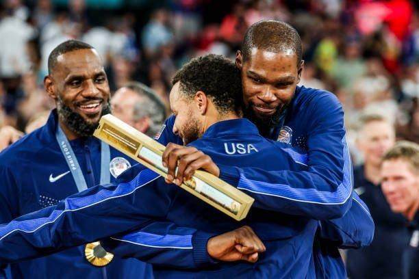 1738633089353028624.jpg a5200b89ly1hy87uqky0yj20h00bcgmq.jpg