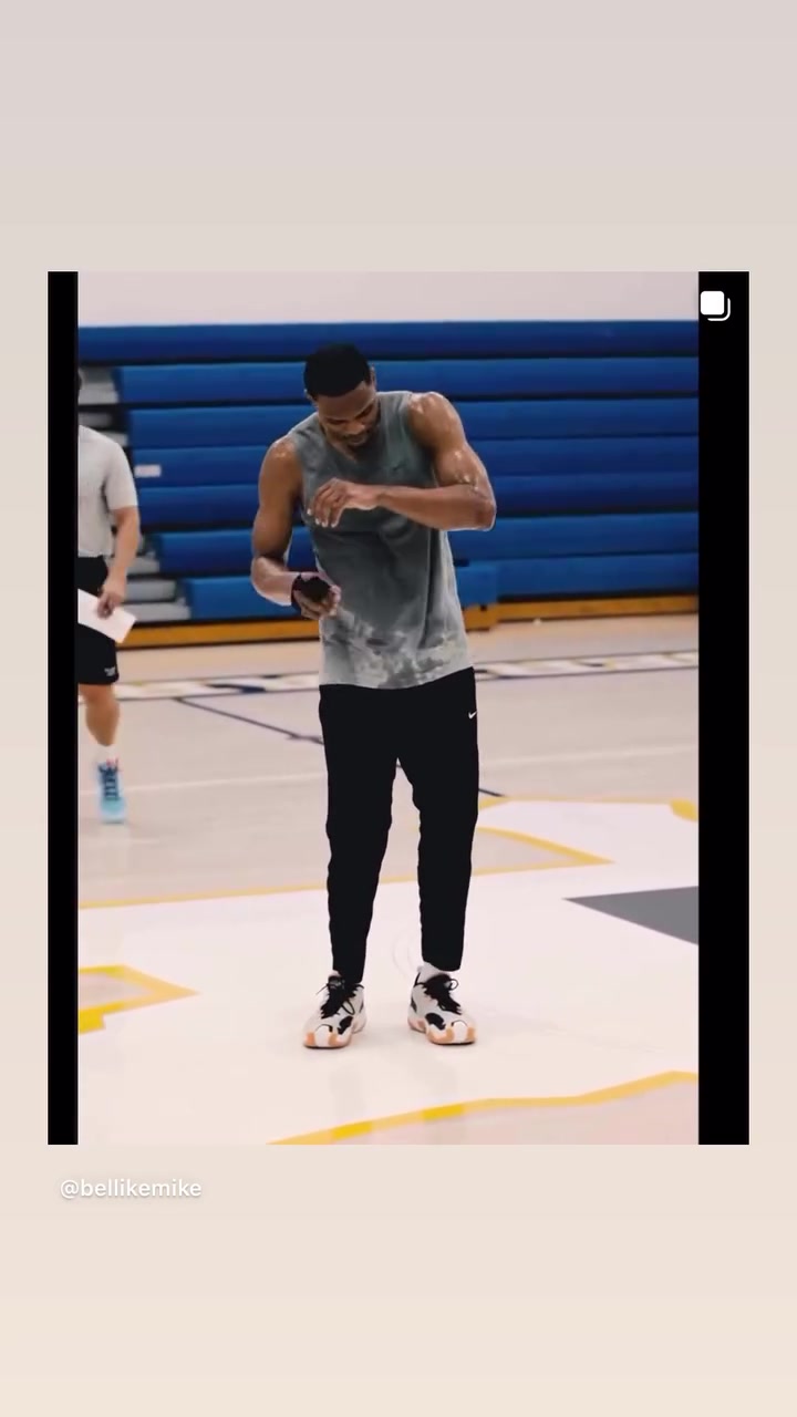 足球竞猜-下家未定？威少不耽误训练&amp;汗如雨下 右手缠着护指